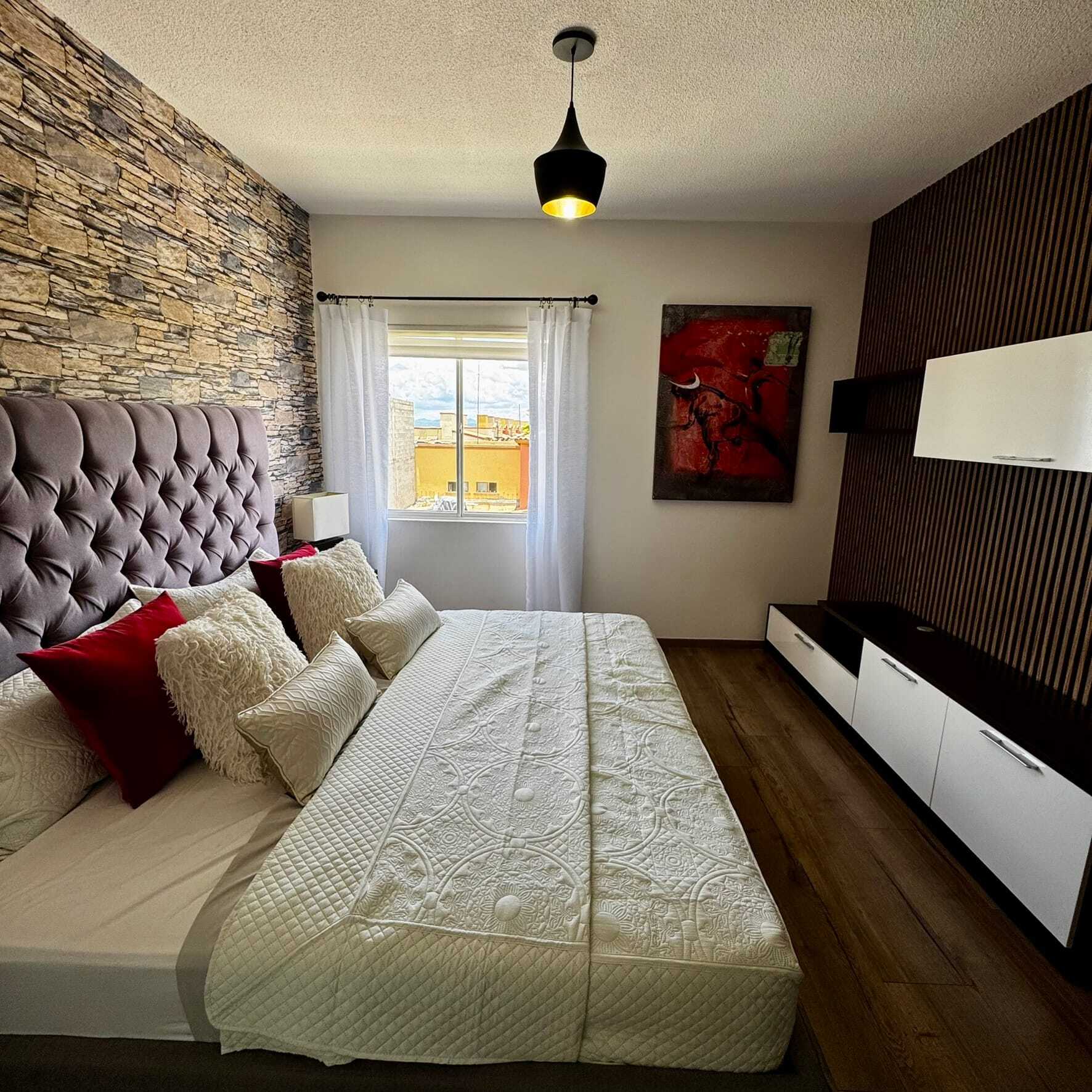 real-madeira-montesino-interiores-recamara-cabecera-tv